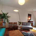 Paris Authentic House 2 Maisons 1 Studio Ideale Pour Groupes, Capacite 30 Personnes