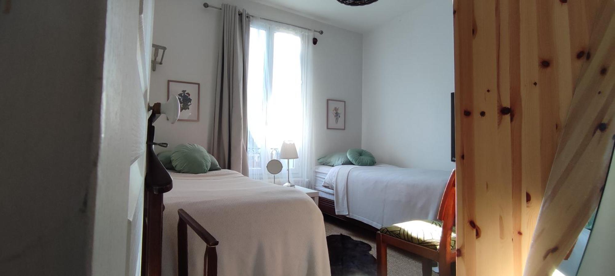 Authentic House 2 Maisons 1 Ideale Pour Groupes, Capacite 30 Personnes Paris