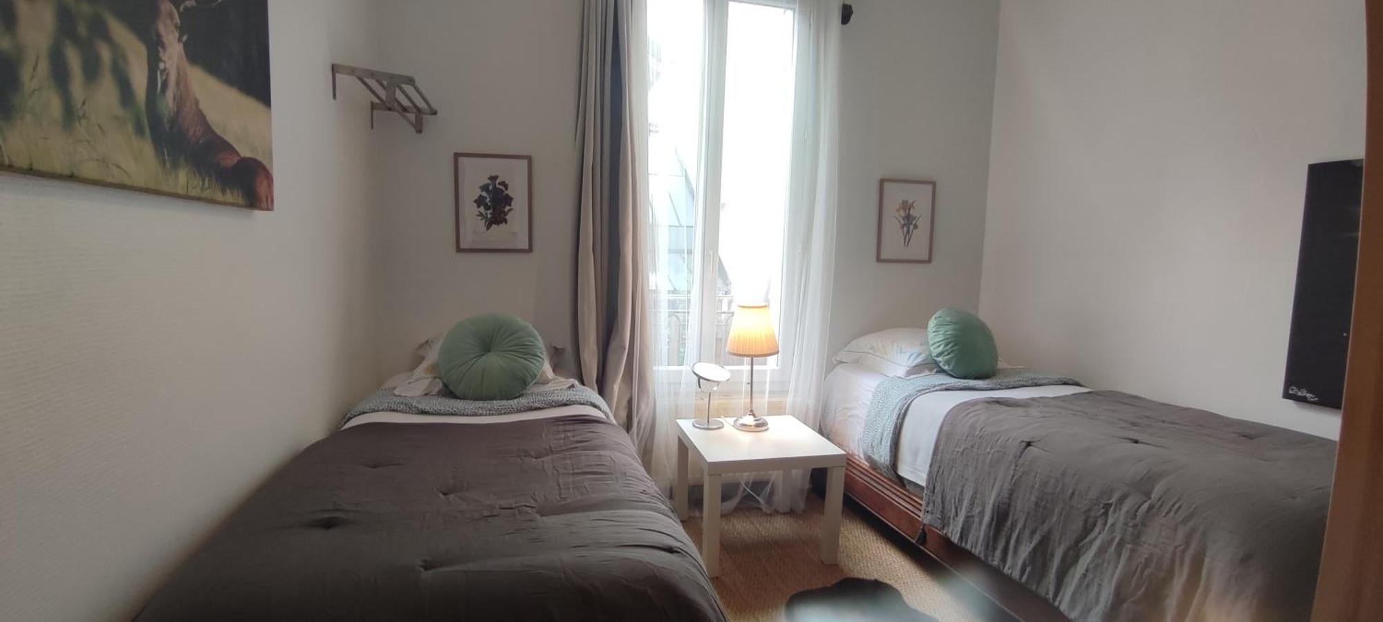 Holiday home Authentic House 2 Maisons 1 Ideale Pour Groupes, Capacite 30 Personnes Paris